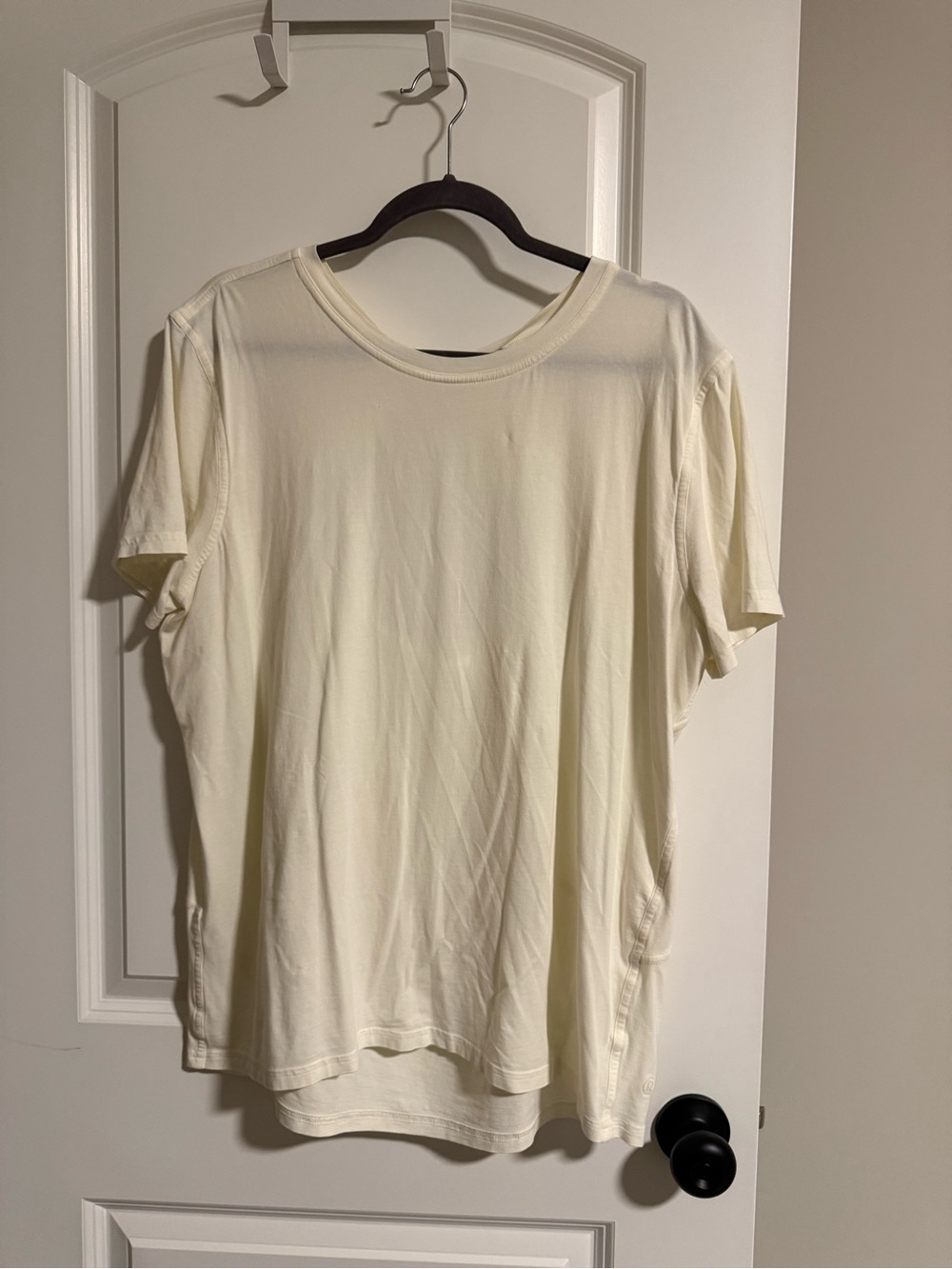 Lululemon Back in Action Tee Back Twist Lemon Sorbet size 12